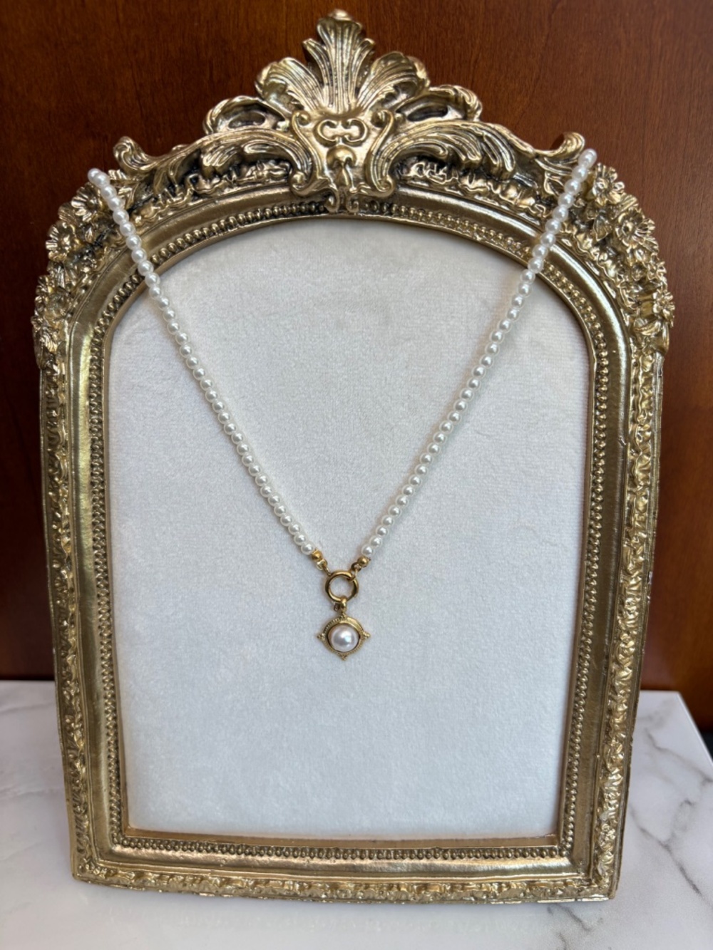 Faux Pearl Necklace with Pearl Pendant in Goldtone